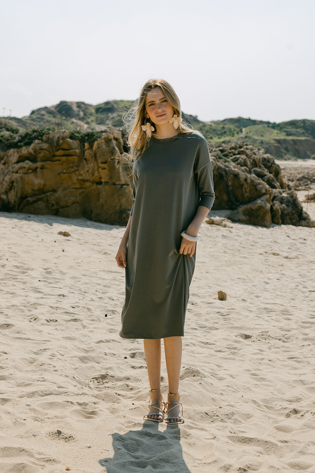 olive green modest dress Square – Women's Fashion – Daniella Faye USA SCH000702_P_M Size:2XL(14) Business Formal Dress Code This stunning midi dress