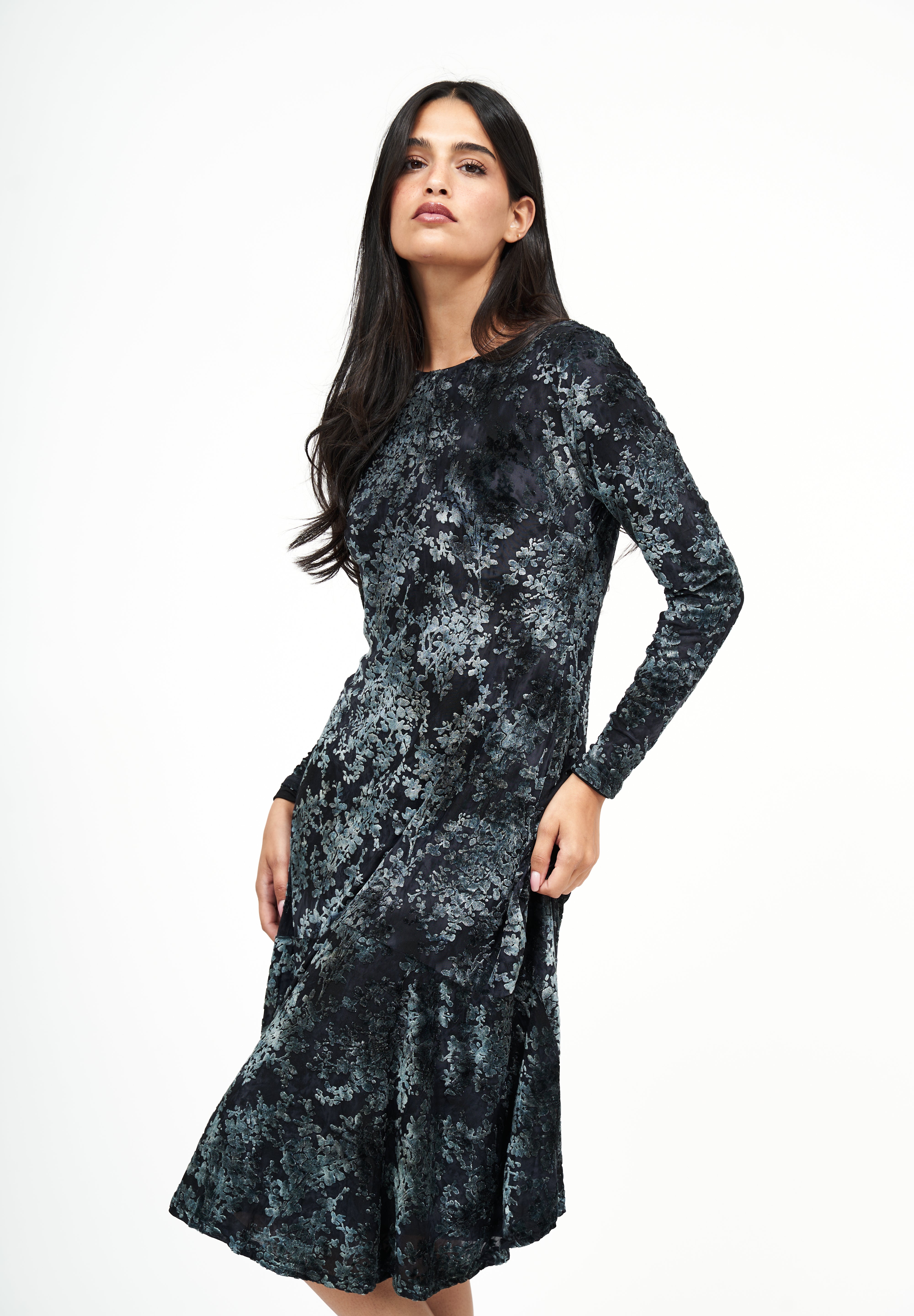 Robe fleurie en velours à volants Anthro : Gris