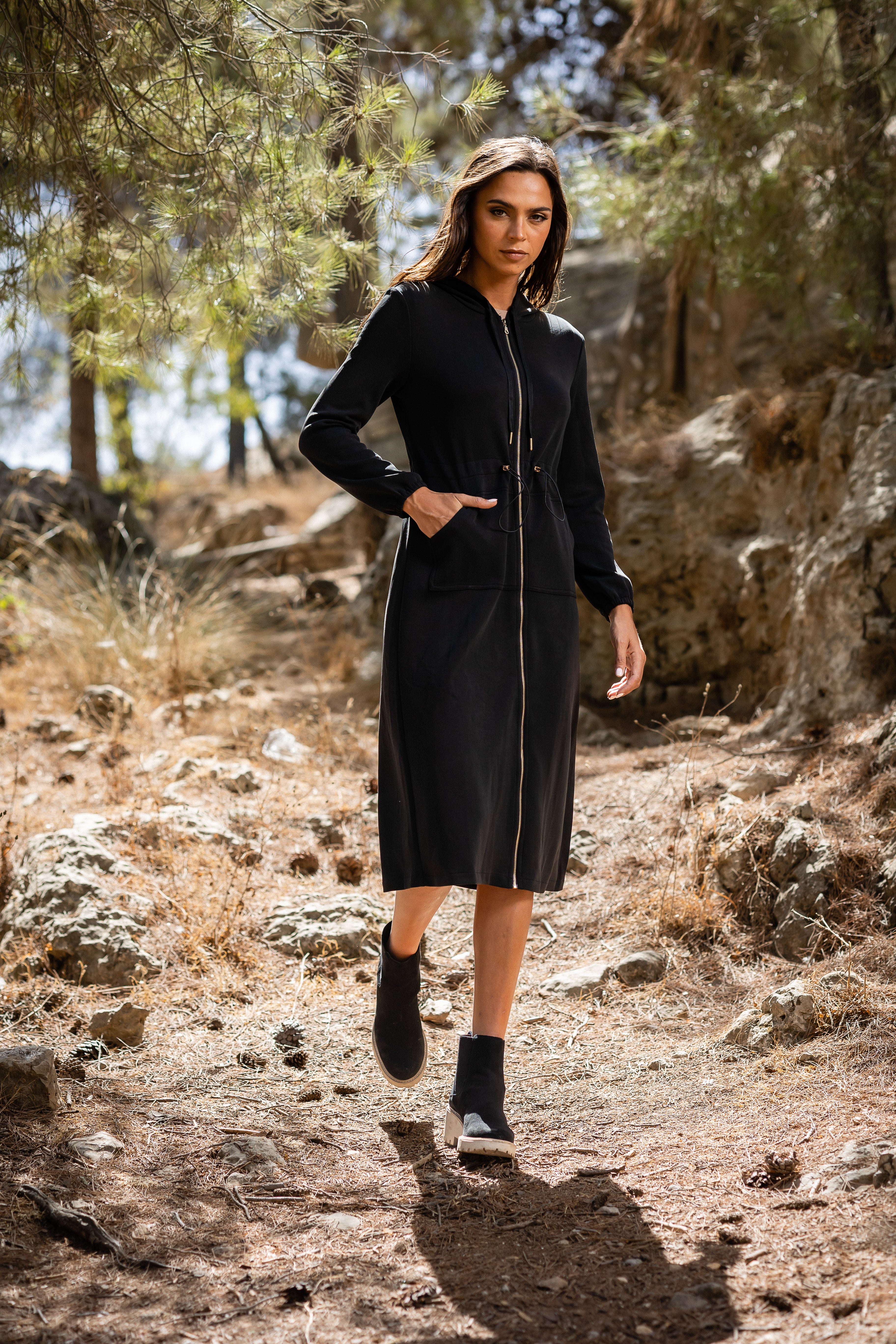 Robe sweat à capuche courte noire