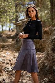 טופ בסיסי שחור עם ריבס